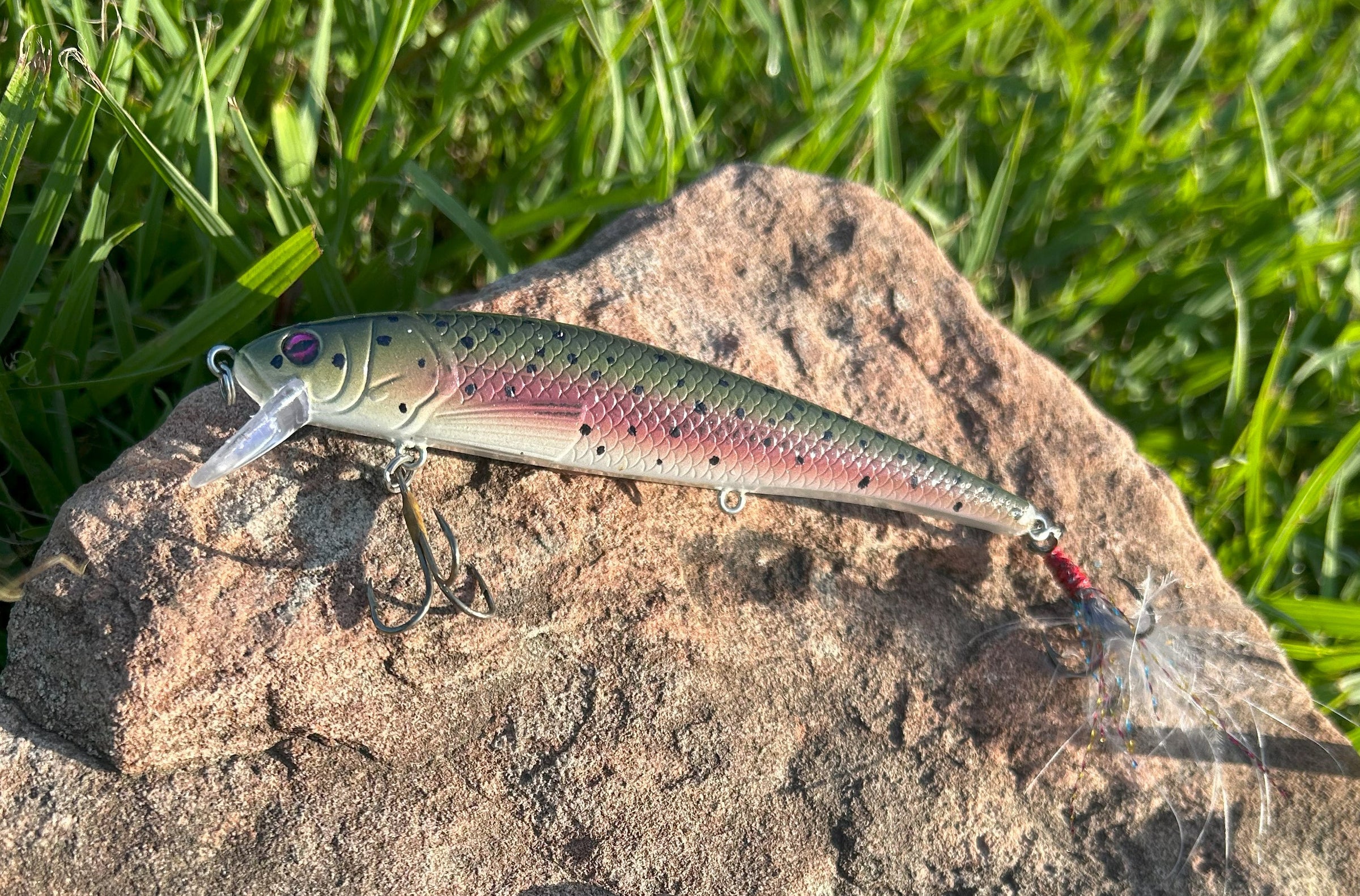 best trout fishing lures jerkbait Livingston Kraken Midnight large tongue of 7cm long and 3.1cm wide means that the minnow fishing lures can dive quickly while allowing the body to produce a larger and more vivid swing The Versatile Angler: Fishing Hard
